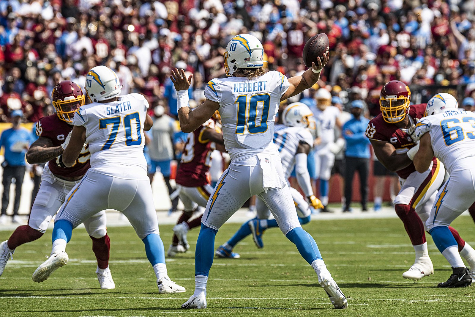 Justin Herbert, Chargers agree to massive five-year contract extension