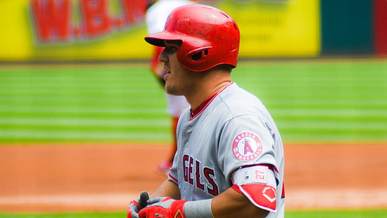 Mike Trout placed on IL with hand fracture