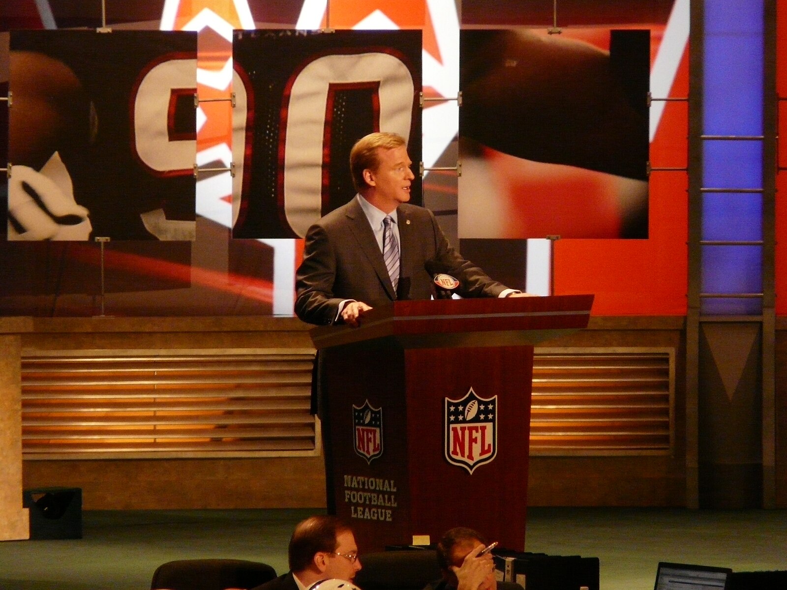 Roger Goodell inks 3 year NFL extension