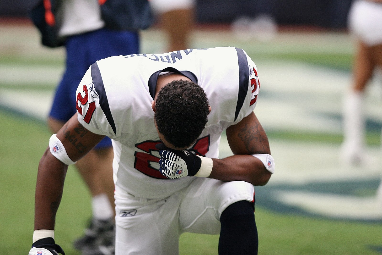 Texans WR Tank Dell out for season