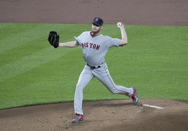 Chris Sale signs 2 year extension in Atlanta