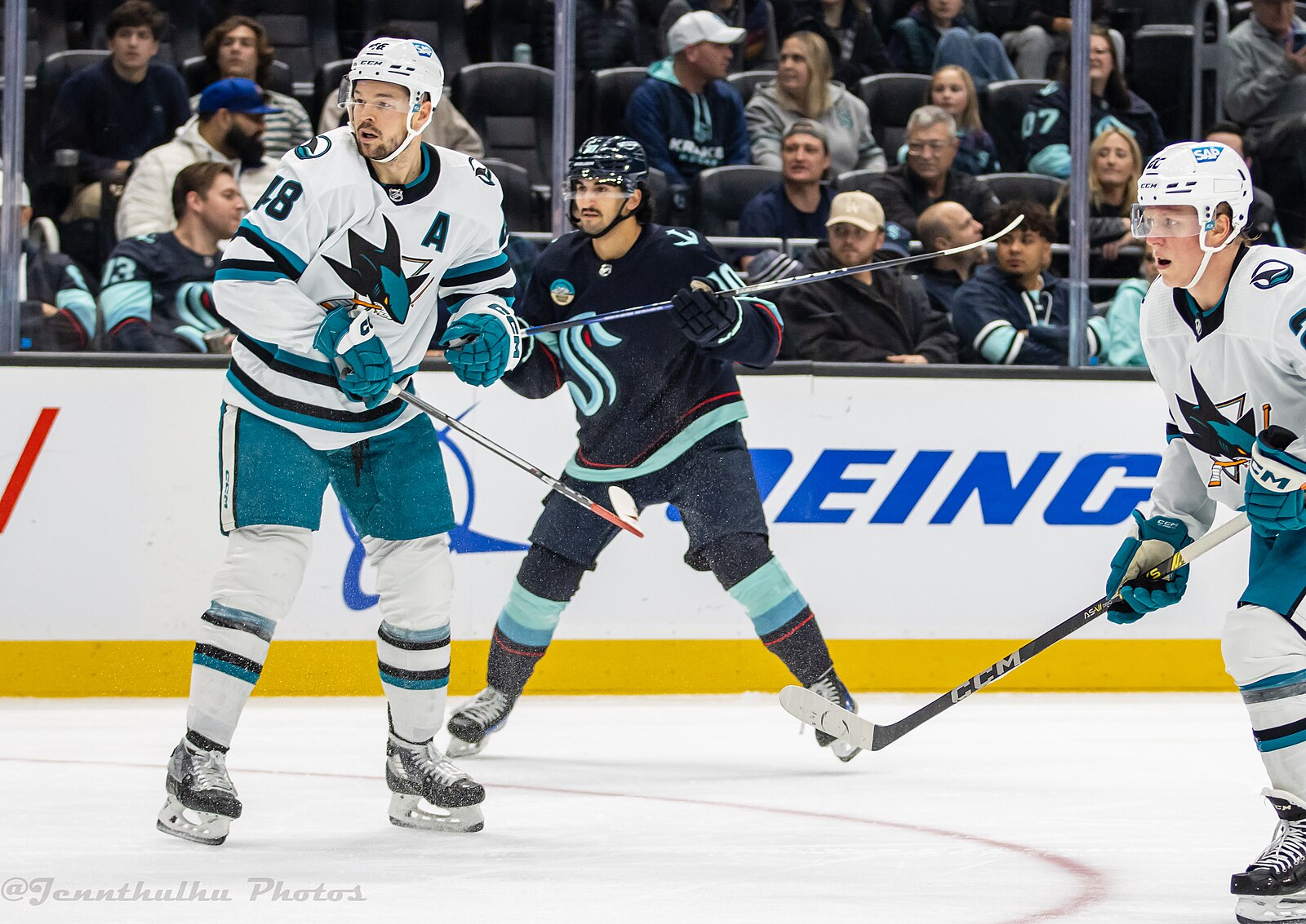 Tomas Hertl to miss several weeks following surgery