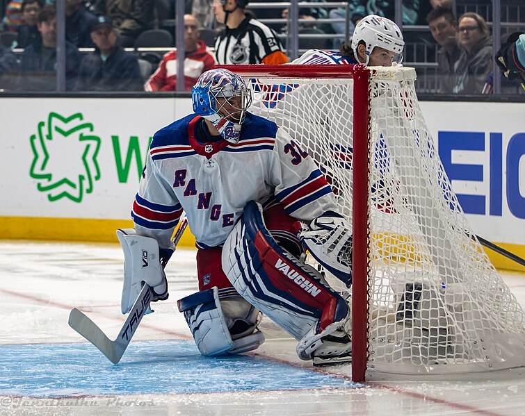 Jonathan Quick sets NHL wins record for American goaltenders