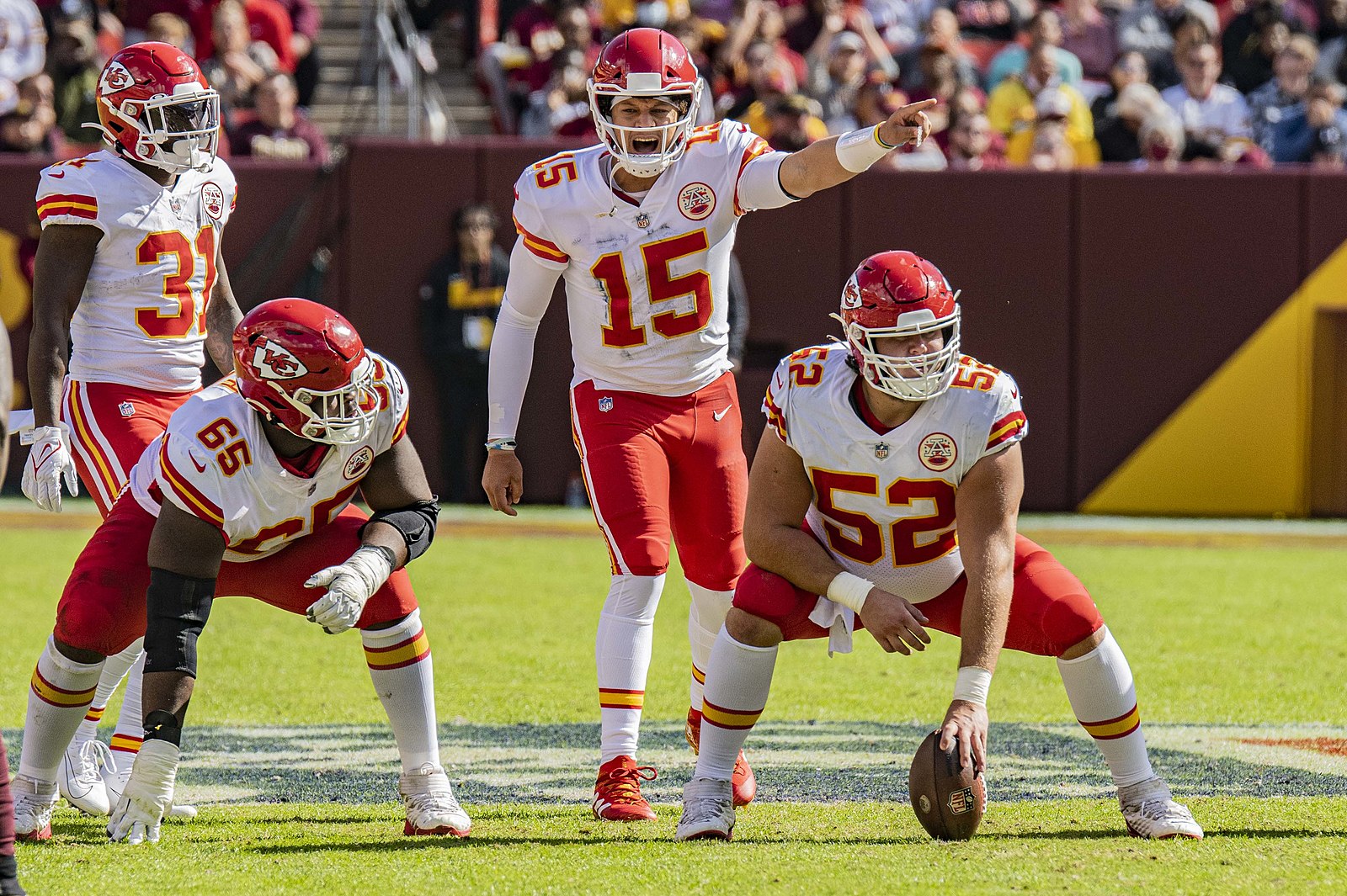 Chiefs Extend Pro Bowl Center Creed Humphrey