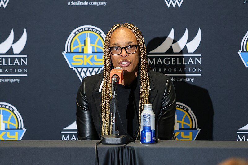 Chicago Sky Fire HC Teresa Weatherspoon