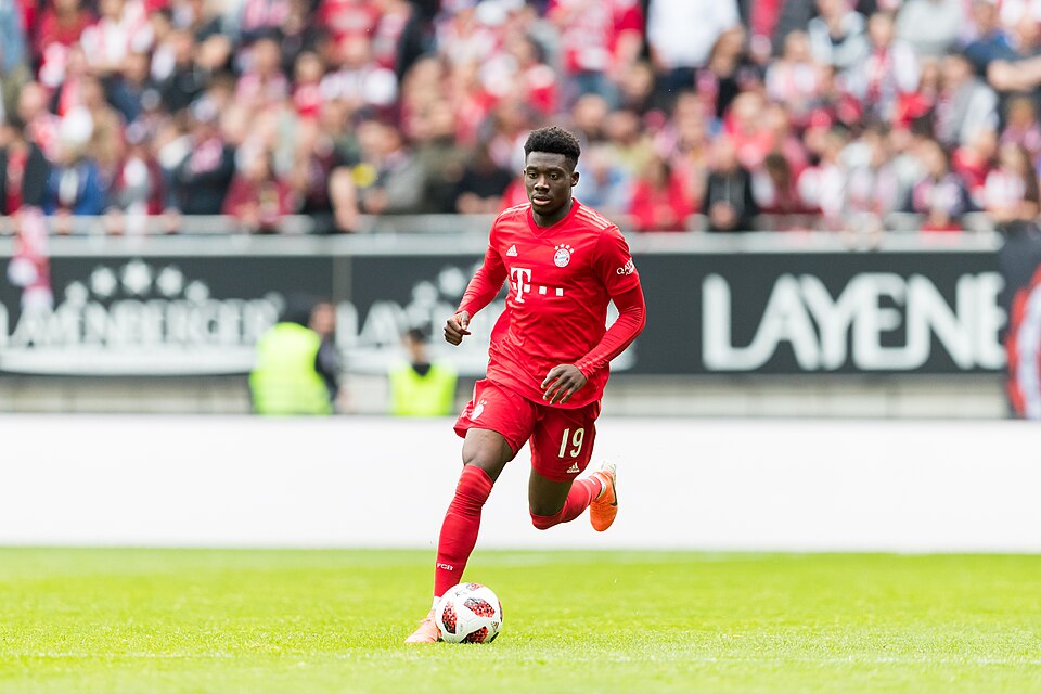 Alphonso Davies Suffers Torn ACL