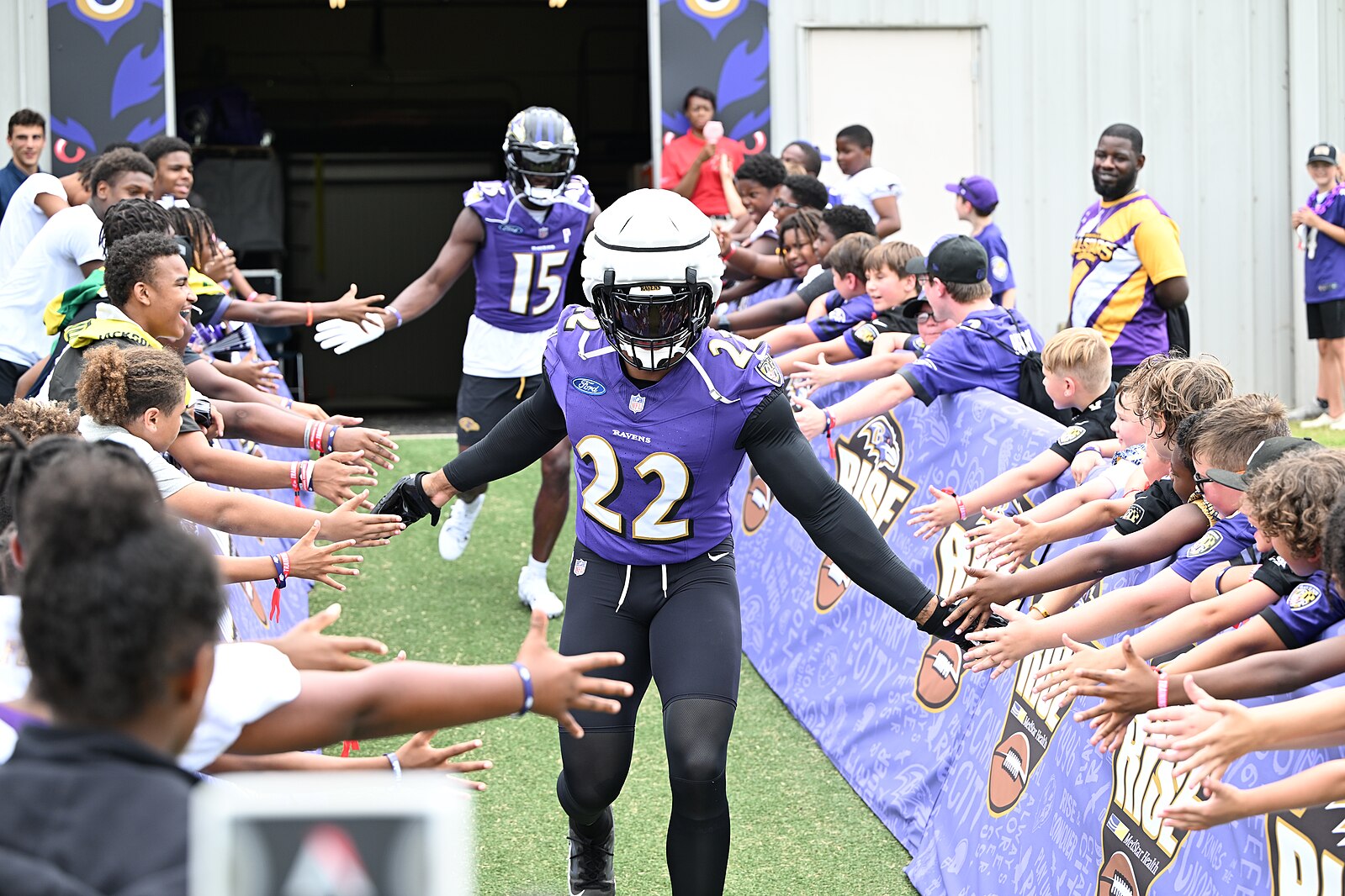 Ravens Sign Derrick Henry To 2 Year Extension