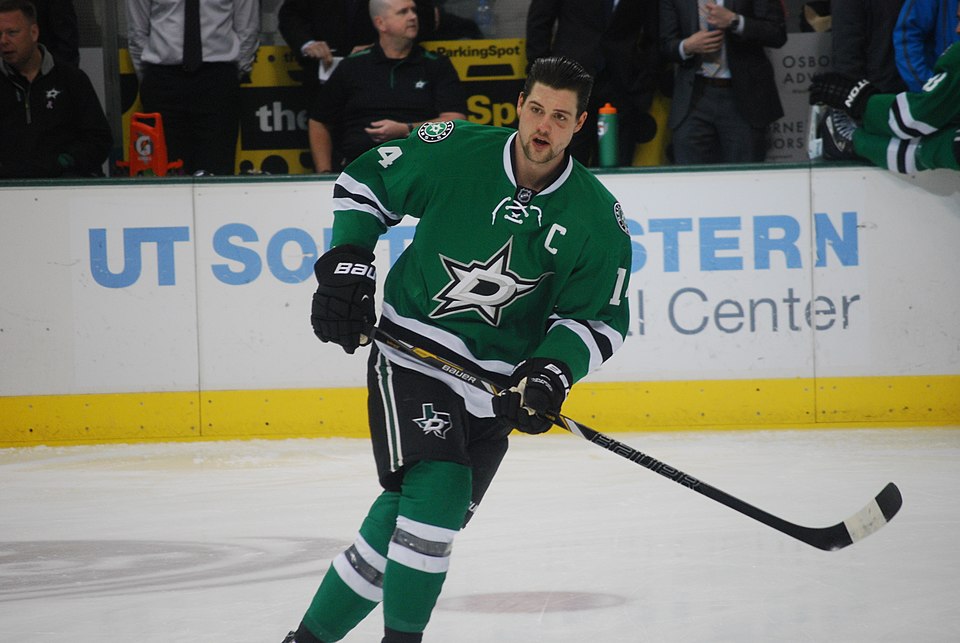 Dallas Re-Signs Jamie Benn