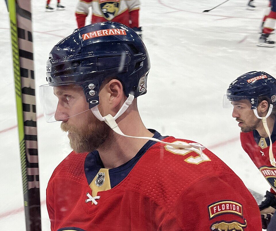 Panthers Re-Sign Sam Bennett On 8 Year Deal