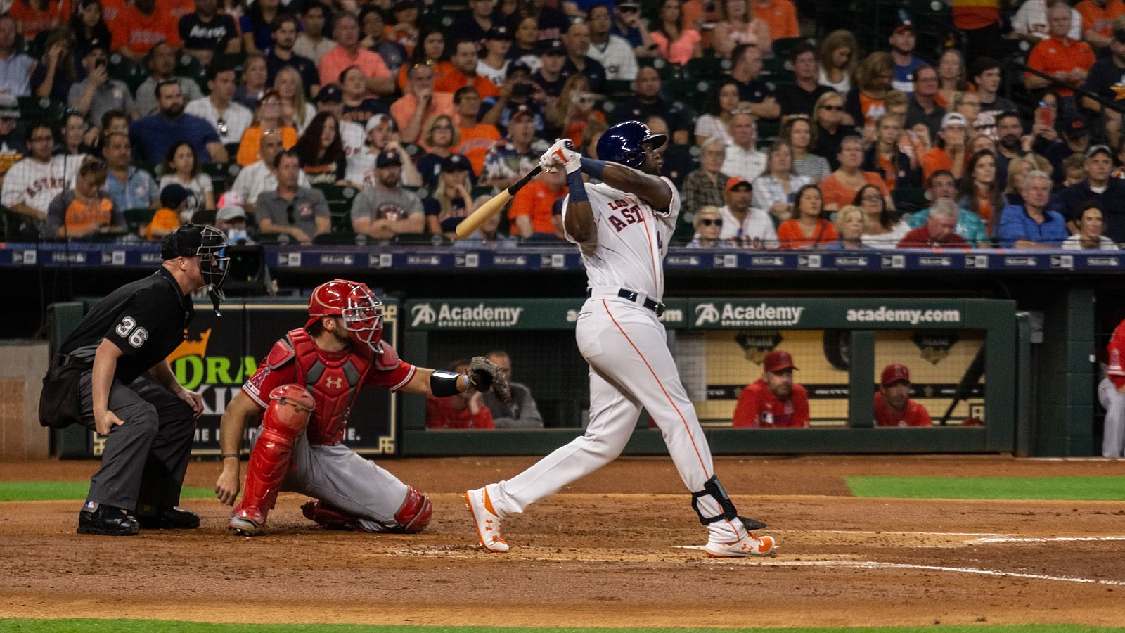 Yordan Alvarez Will See Hand Specialist After Setback