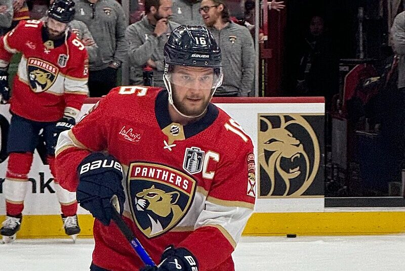 Aleksander Barkov Undergoes Knee Surgery