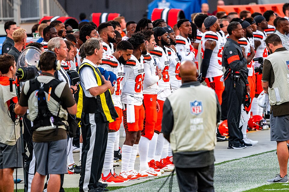 Browns Extend DE Alex Wright With 3 Year Deal