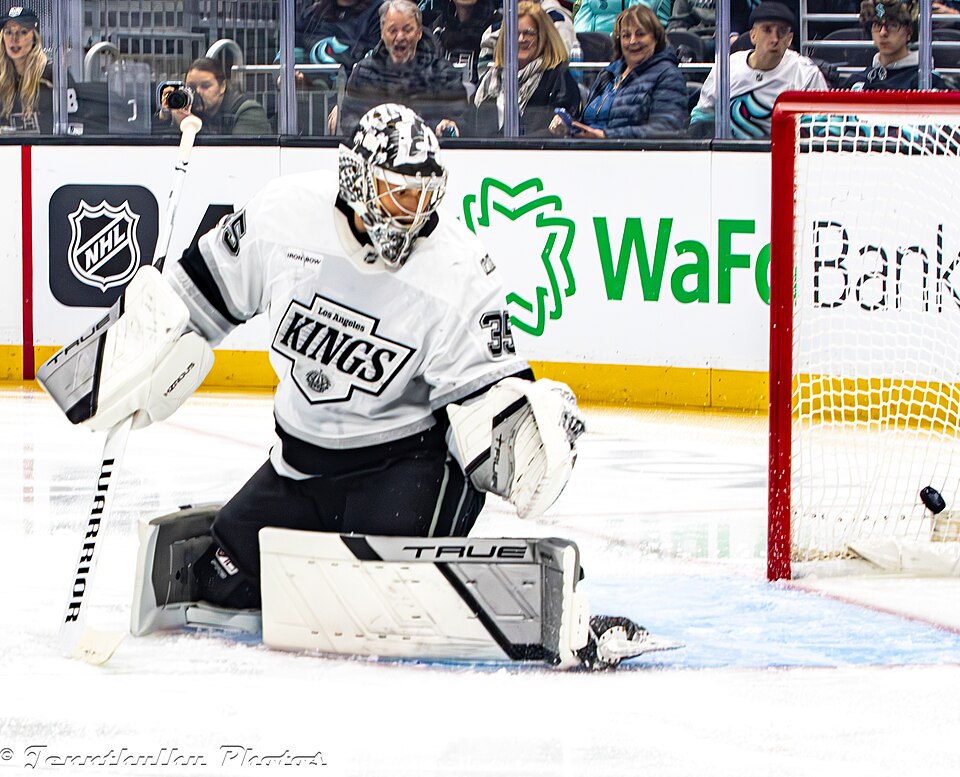 Darcy Kuemper Leaves Game Following Collision