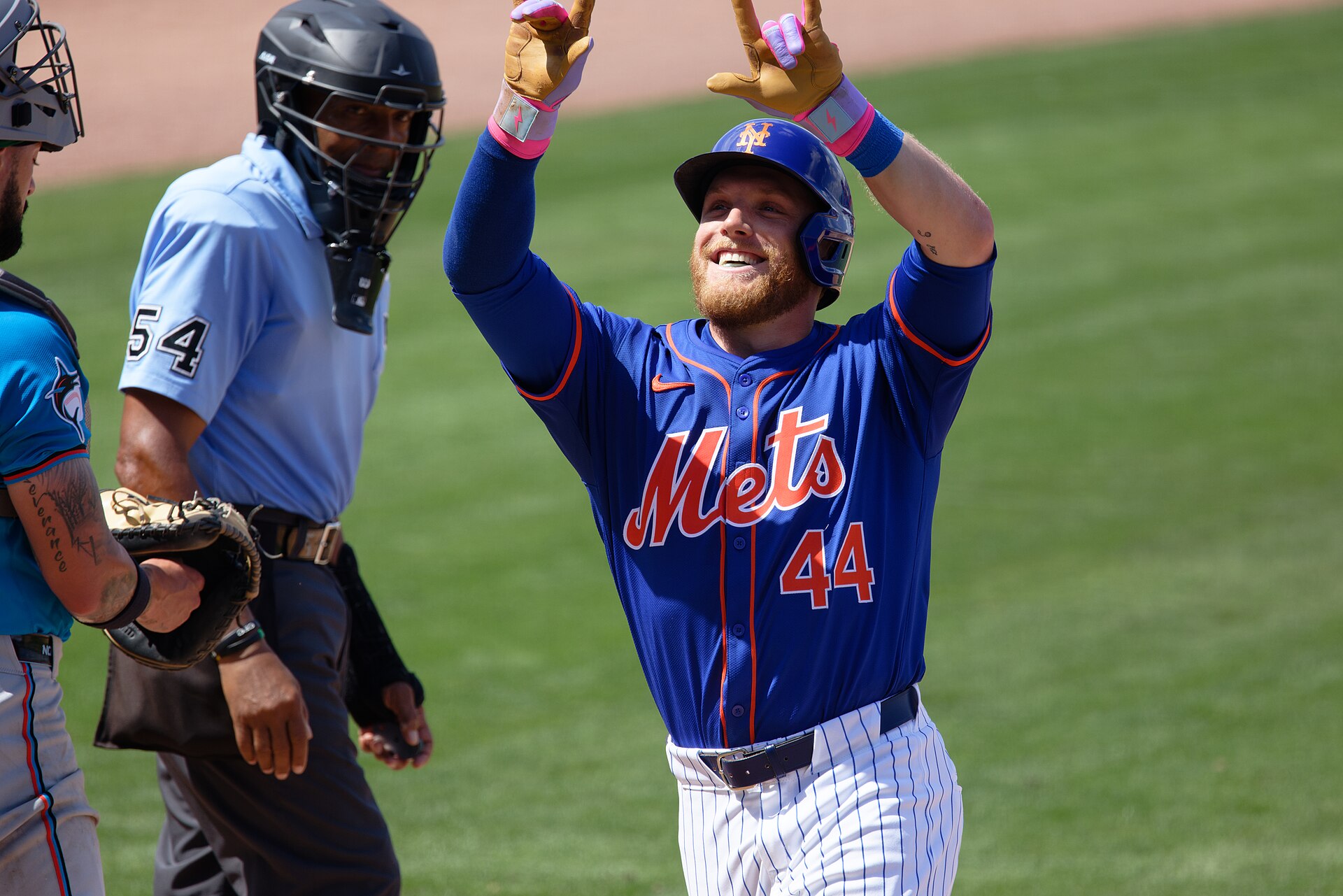 Giants Sign Harrison Bader To 2 Year Deal