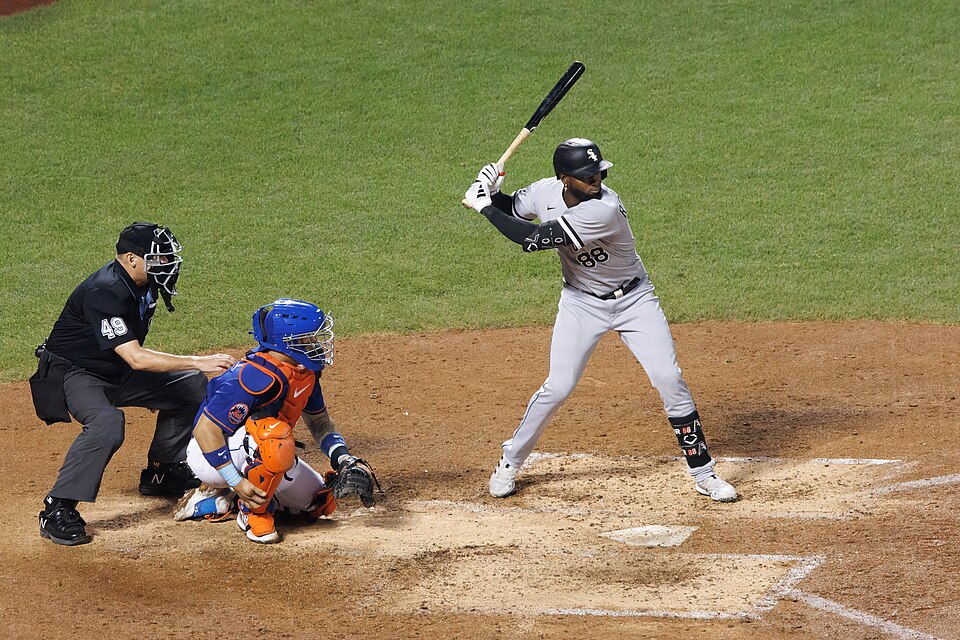 Mets Acquire Luis Robert Jr. Via Trade