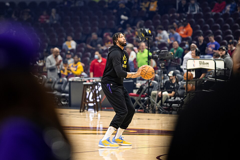 Mavericks Trade Anthony Davis To Wizards