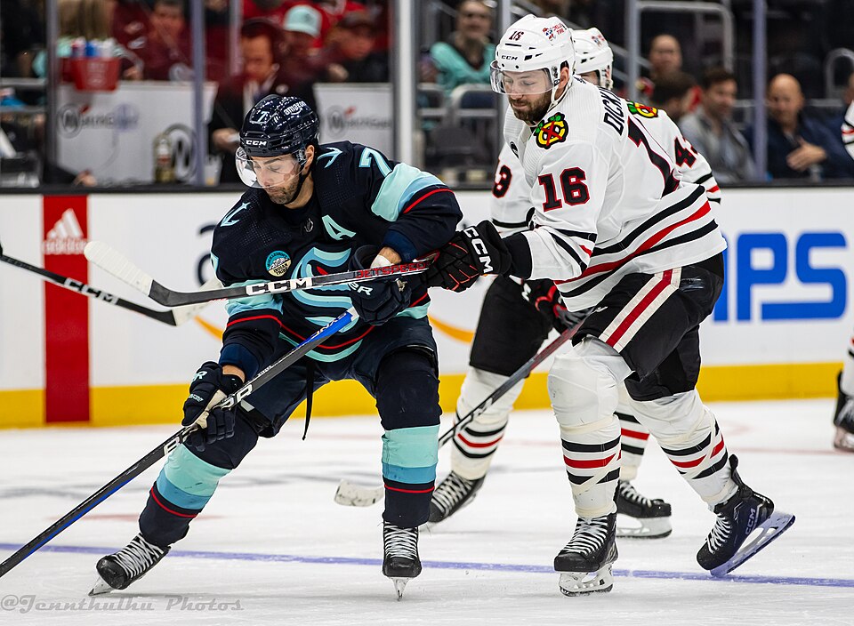 Oilers Acquire Jason Dickinson From Blackhawks