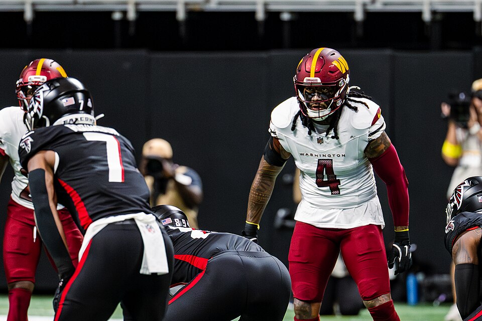 Bijan Robinson Signs Record Setting Extension With Falcons