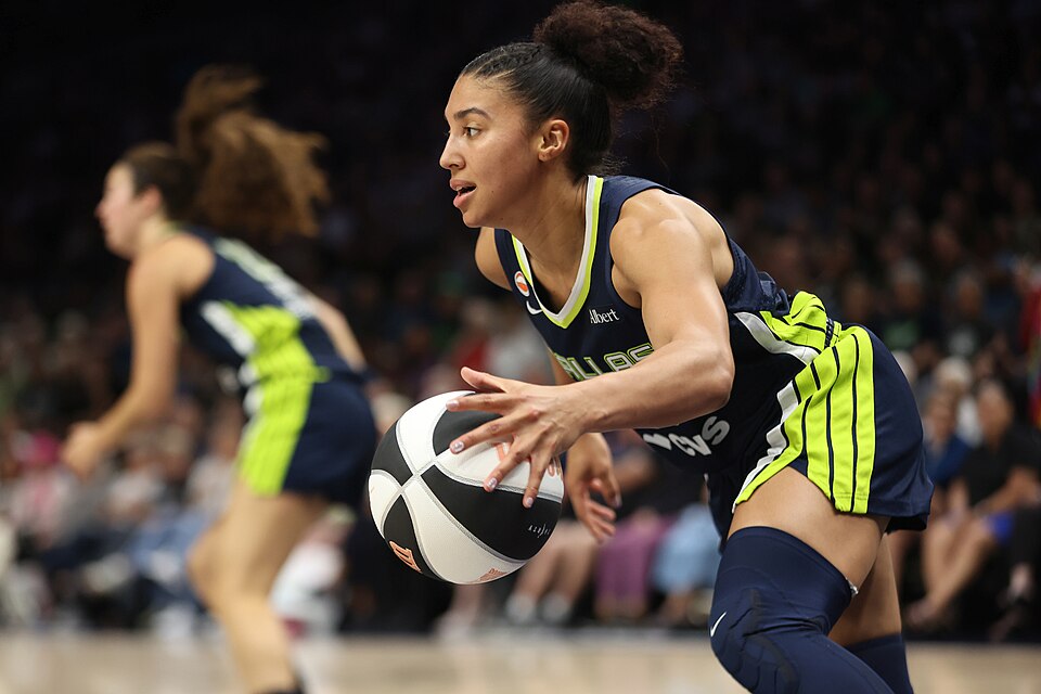 Azzi Fudd Out For Season With Knee Injury