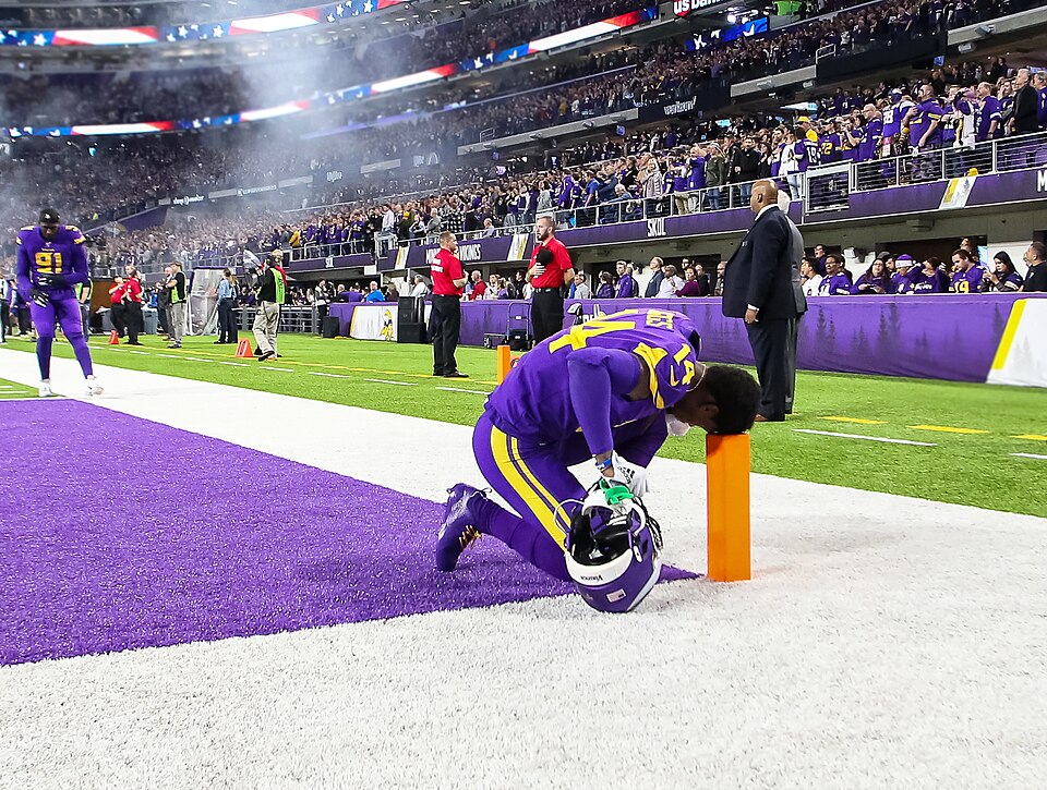 Commanders To Sign WR Stefon Diggs