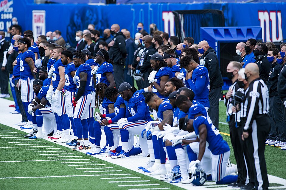 Giants Lose Brian Burns To Knee Injury In Win