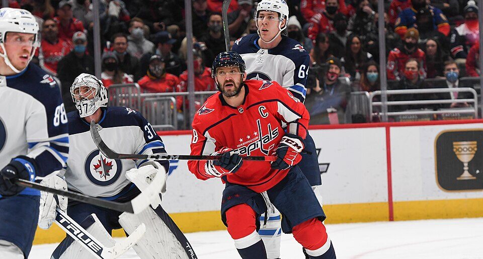 Islanders Sign Logan Stanley To 1 Year Deal